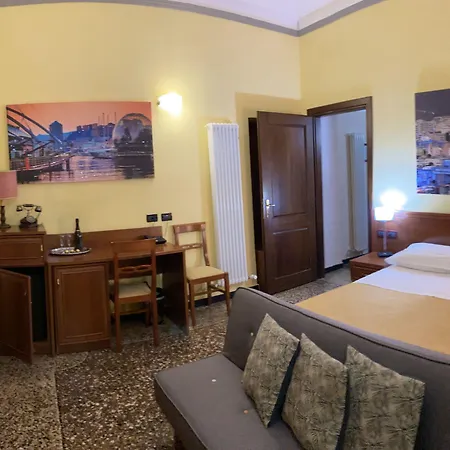 Hotel Actor